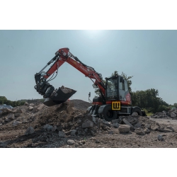 kubota-kw095-koparka-kolowa-ladujaca-gruz-na-lyzke
