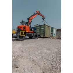 kubota-kw095-koparka-kolowa-podnosi-kontener