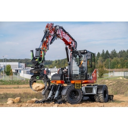 kubota-kw115-koparka-kolowa-silownik-wysiegnika-ramie-koparkowe-uklad-hydrauliczny-widoczny-chwytak