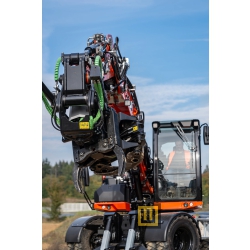 kubota-kw115-koparka-kolowa-widoczny-chwytak-uklad-hydrauliczny-silownik-ramie-dwu-czesciowe-szczegoly-konstrukcyjne