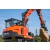 kubota-kw115-koparka-kolowa-widok-tylu-koparki-podczas-pracy-chwytakiem